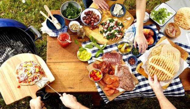 how to plan an outdoor pizza party